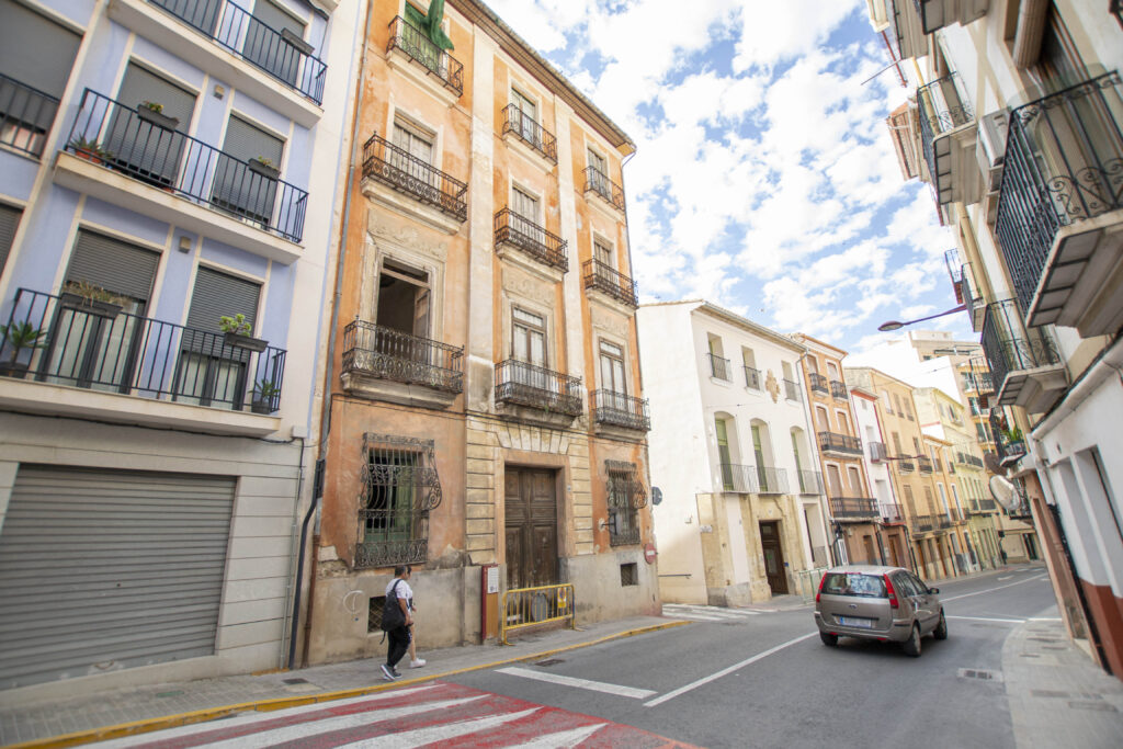 Fachada de la Casa Aracil de Xixona