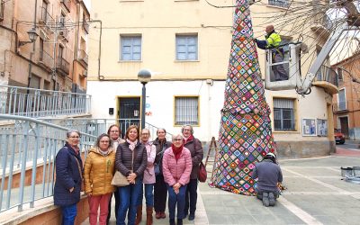 Dos árboles de Navidad gigantes y 142 arcos de bombillas led  iluminan las fiestas en Xixona
