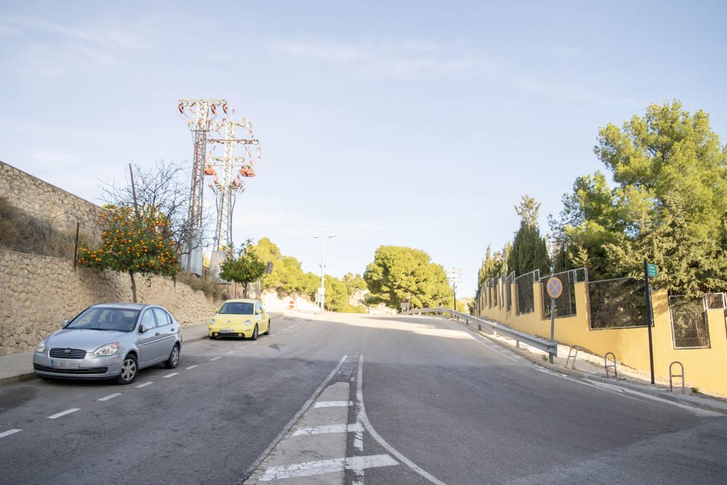 Farolas en la calle camí del Salt de Xixona