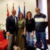 La alcaldesa Isabel López recibe al nuevo director de la planta de P&G
